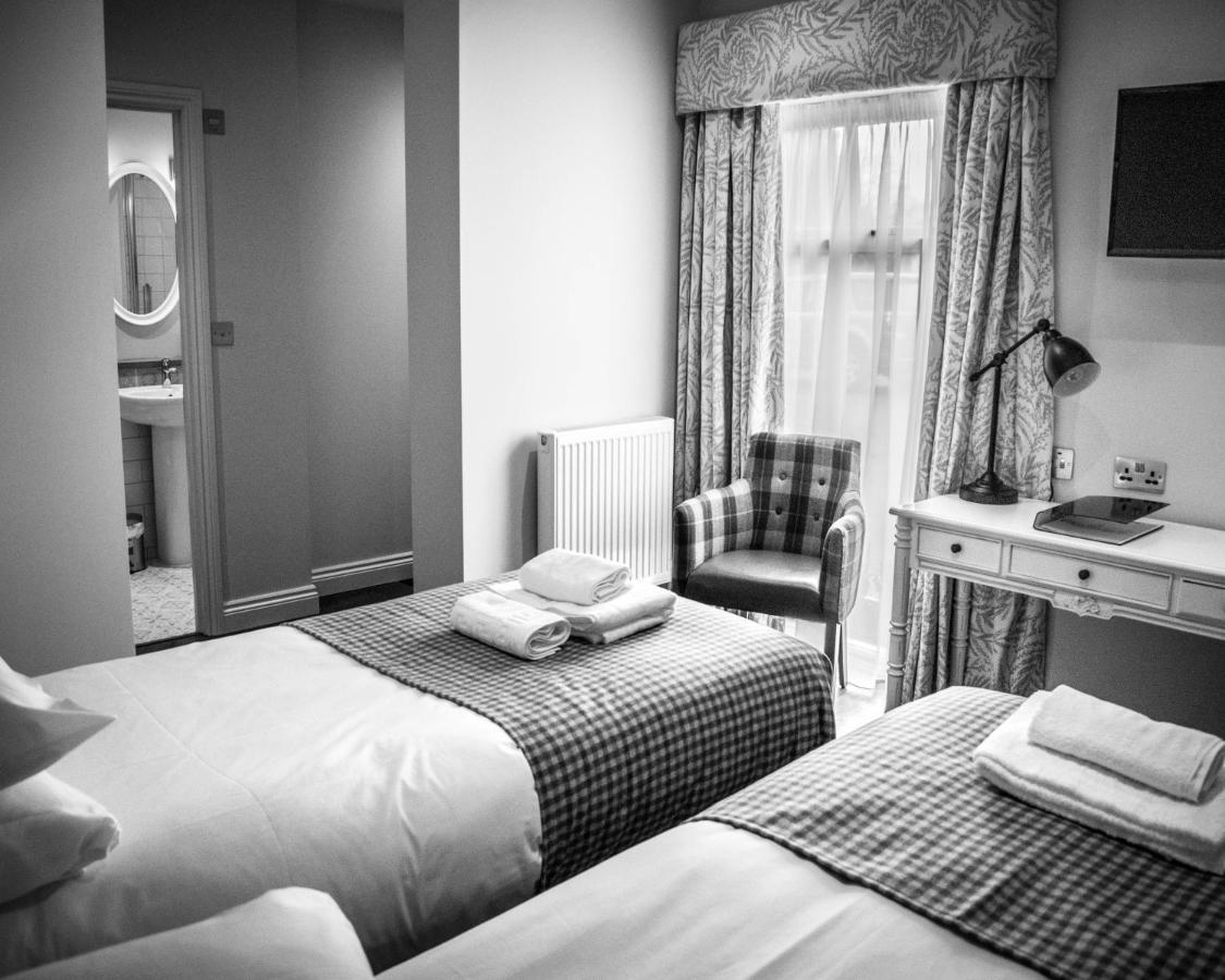 The Walhampton Arms Bed & Breakfast Лимингтън Екстериор снимка