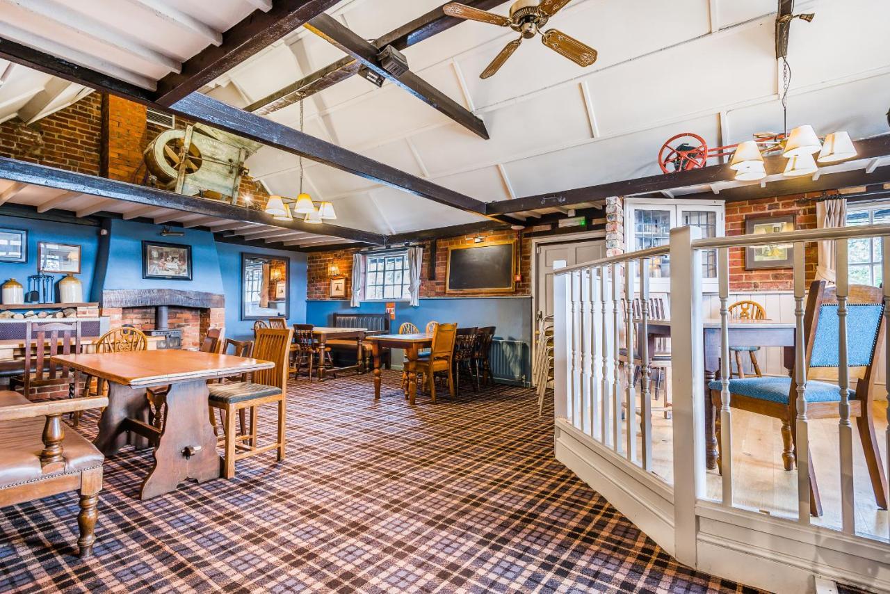 The Walhampton Arms Bed & Breakfast Лимингтън Екстериор снимка