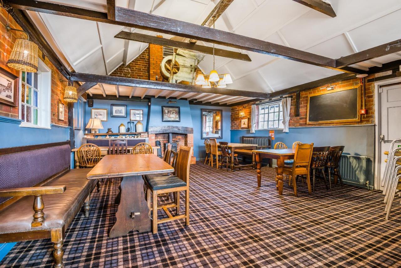 The Walhampton Arms Bed & Breakfast Лимингтън Екстериор снимка