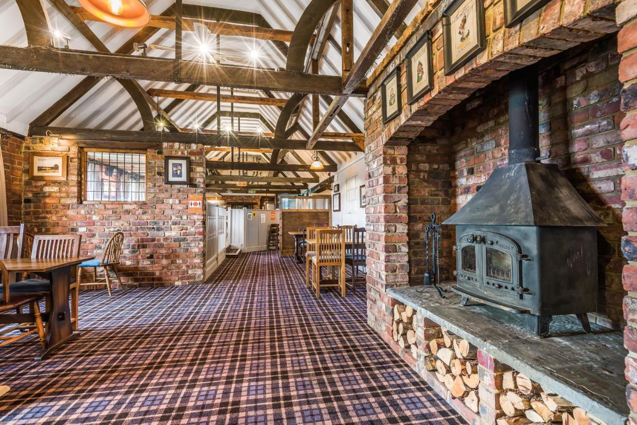 The Walhampton Arms Bed & Breakfast Лимингтън Екстериор снимка