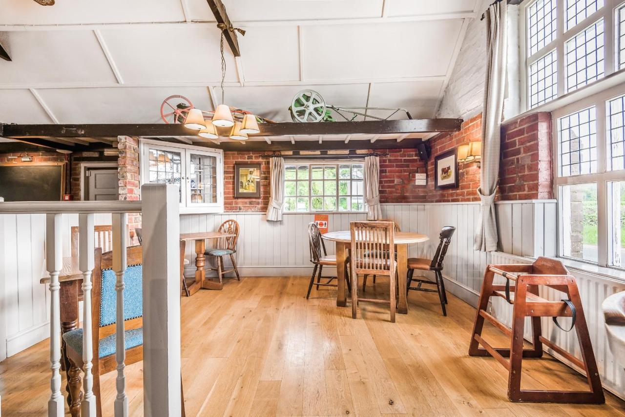 The Walhampton Arms Bed & Breakfast Лимингтън Екстериор снимка