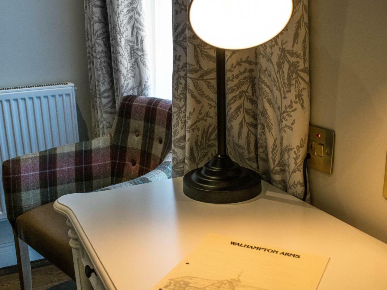 The Walhampton Arms Bed & Breakfast Лимингтън Екстериор снимка