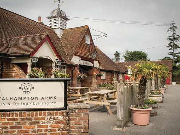 The Walhampton Arms Bed & Breakfast Лимингтън Екстериор снимка